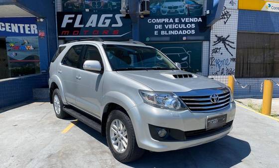TOYOTA HILUX SW4 3.0 SRV 4X4 7 LUGARES 16V TURBO INTERCOOLER DIESEL 4P AUTOMÁTICO